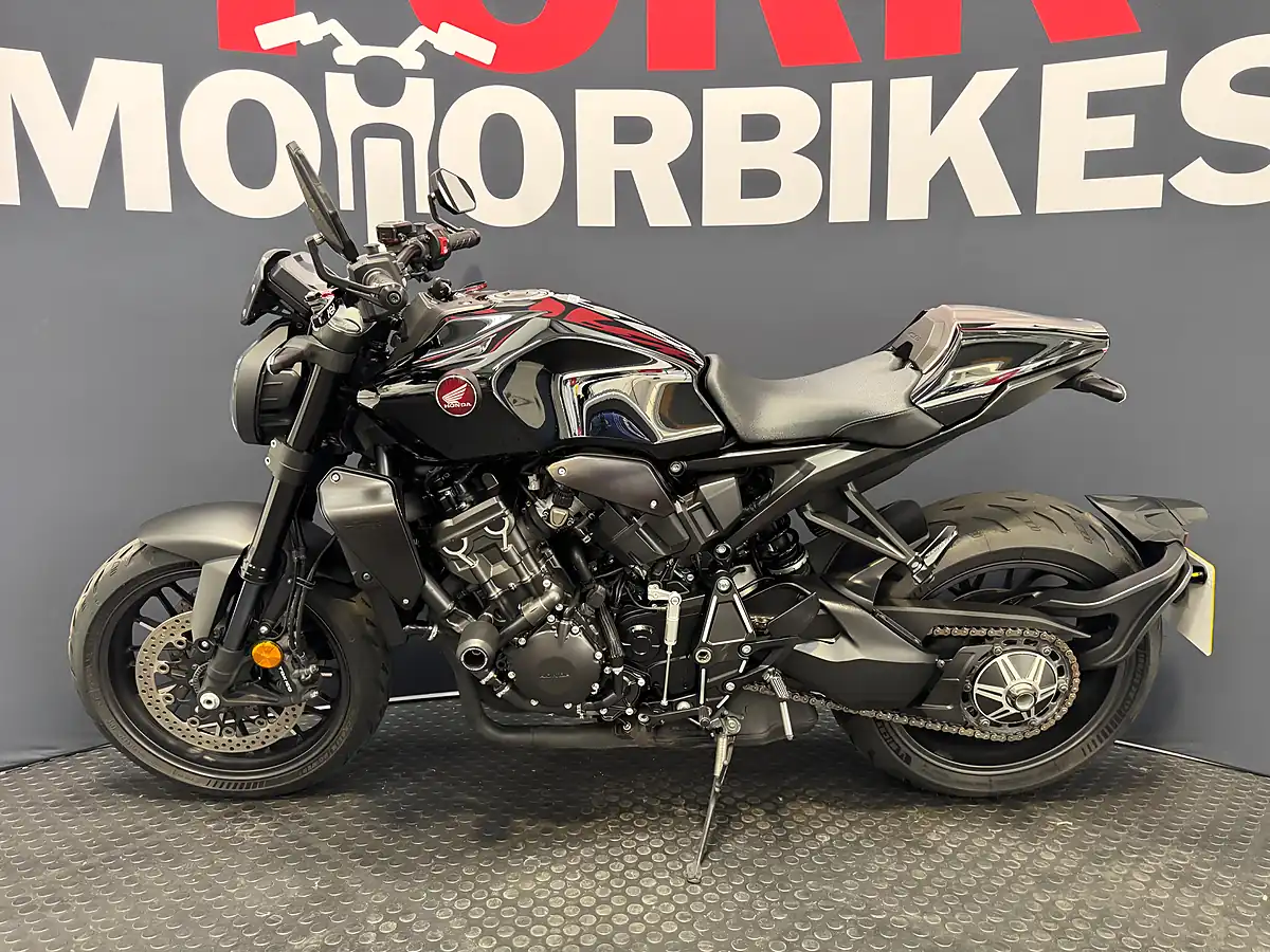 Used 2022 Honda CB1000R - Interior and Exterior details 4