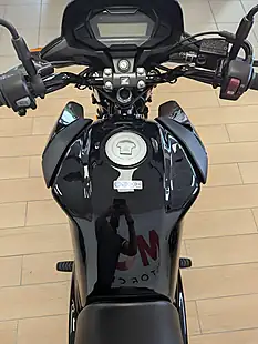Used 2022 Honda CB125F Black - Interior and Exterior details 12