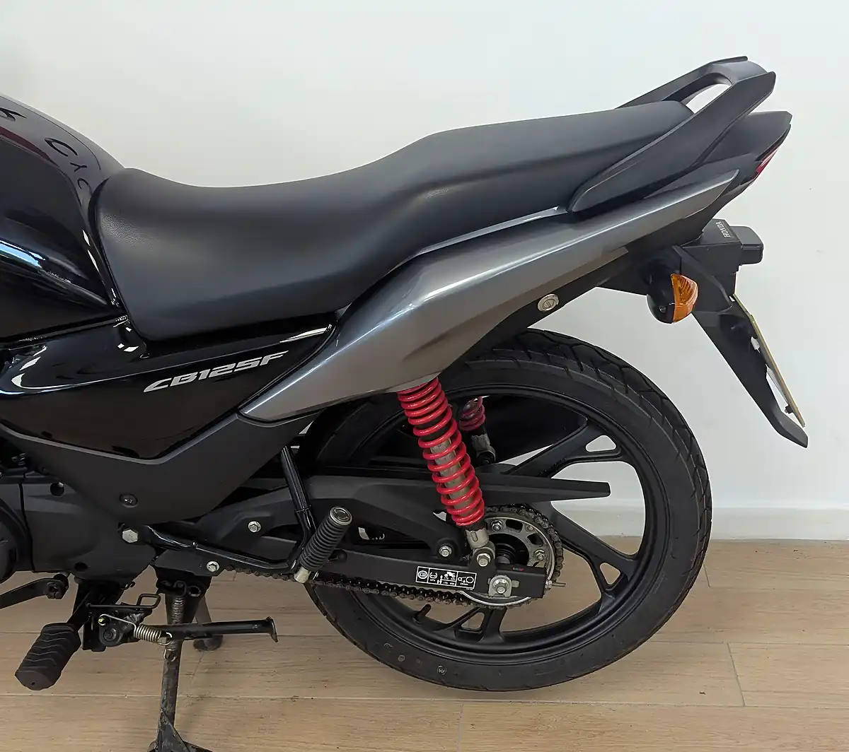 Used 2022 Honda CB125F Black - Interior and Exterior details 13