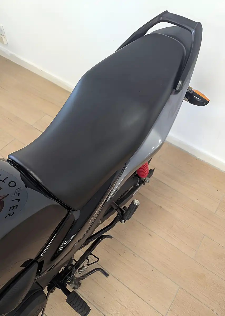 Used 2022 Honda CB125F Black - Interior and Exterior details 14
