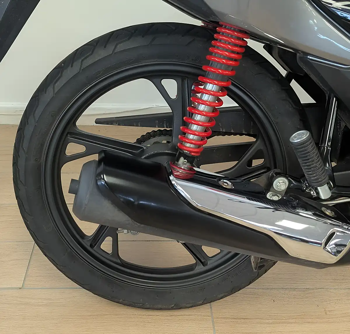 Used 2022 Honda CB125F Black - Interior and Exterior details 18