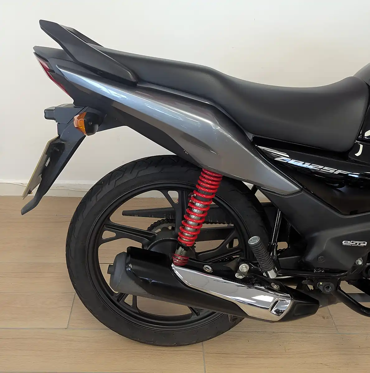 Used 2022 Honda CB125F Black - Interior and Exterior details 19