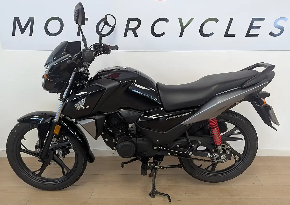 Used 2022 Honda CB125F Black - Interior and Exterior details 4