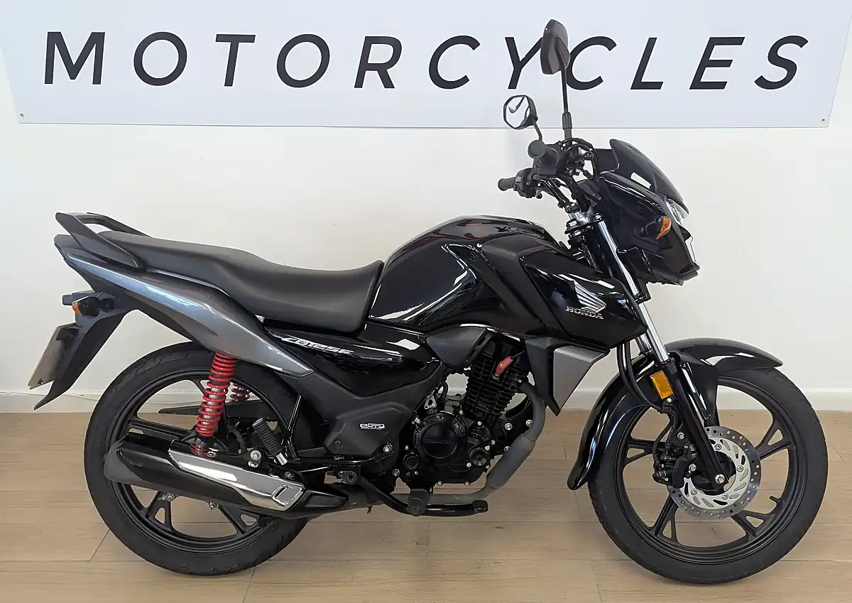 Used 2022 Honda CB125F Black - Interior and Exterior details 5