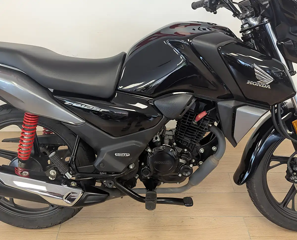 Used 2022 Honda CB125F Black - Interior and Exterior details 6