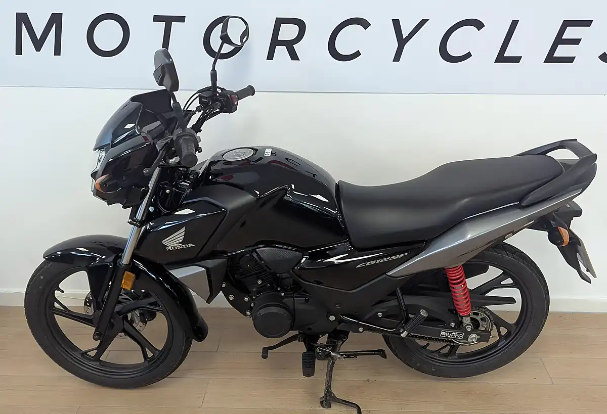 Used 2022 Honda CB125F Black - Interior and Exterior details 9