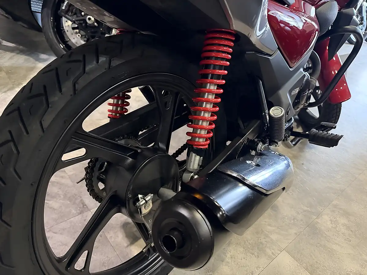 Used 2022 Honda CB125F Red - Interior and Exterior details 10