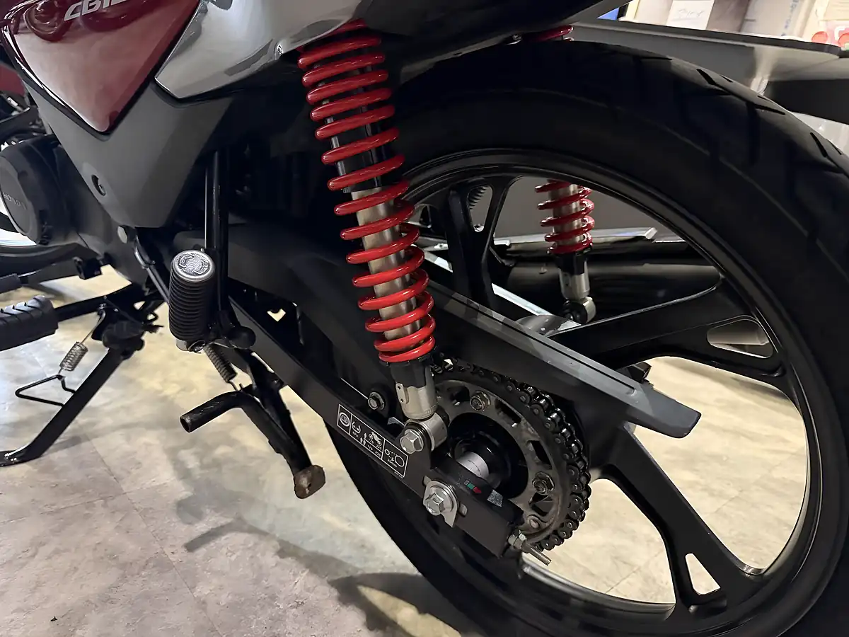 Used 2022 Honda CB125F Red - Interior and Exterior details 11