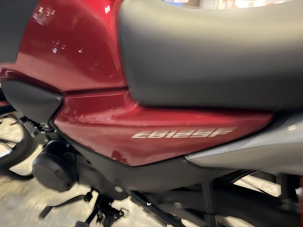 Used 2022 Honda CB125F Red - Interior and Exterior details 12
