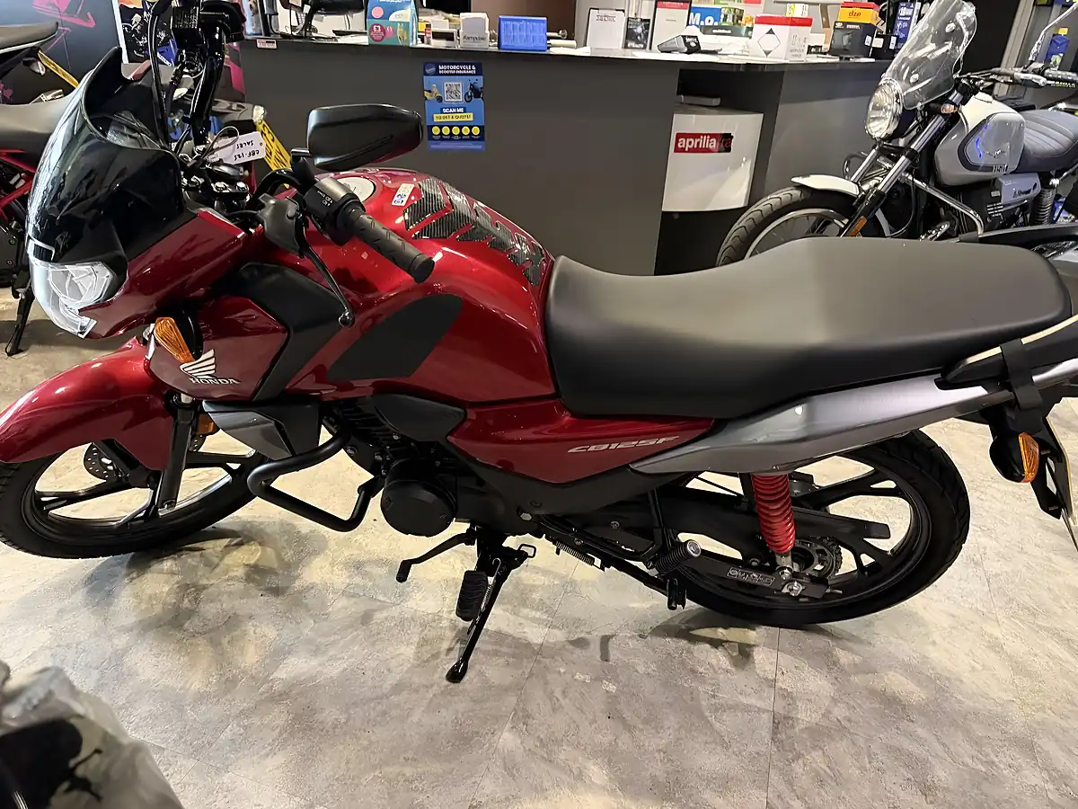 Used 2022 Honda CB125F Red - Interior and Exterior details 5