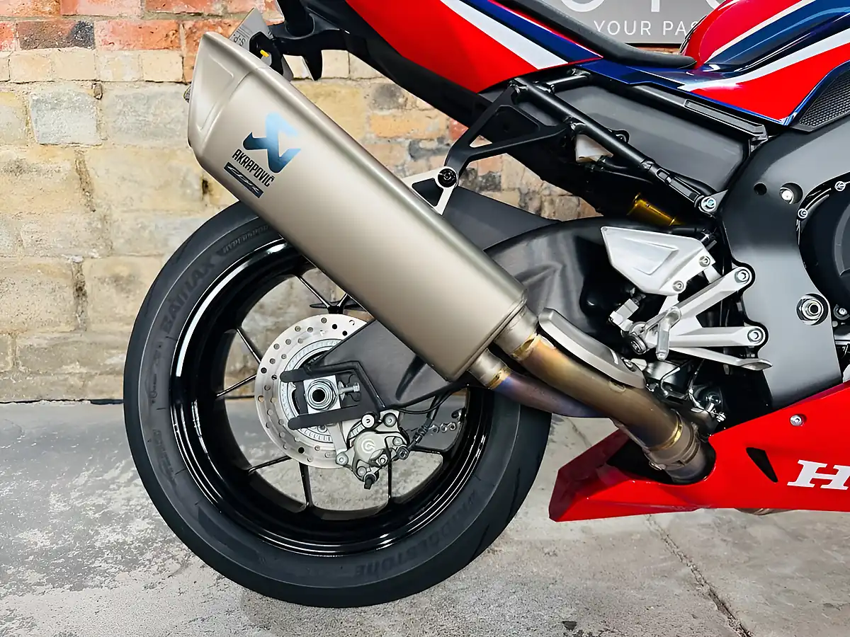 Used 2022 Honda CBR1000RR-R Fireblade Sp Sp Red - Interior and Exterior details 10