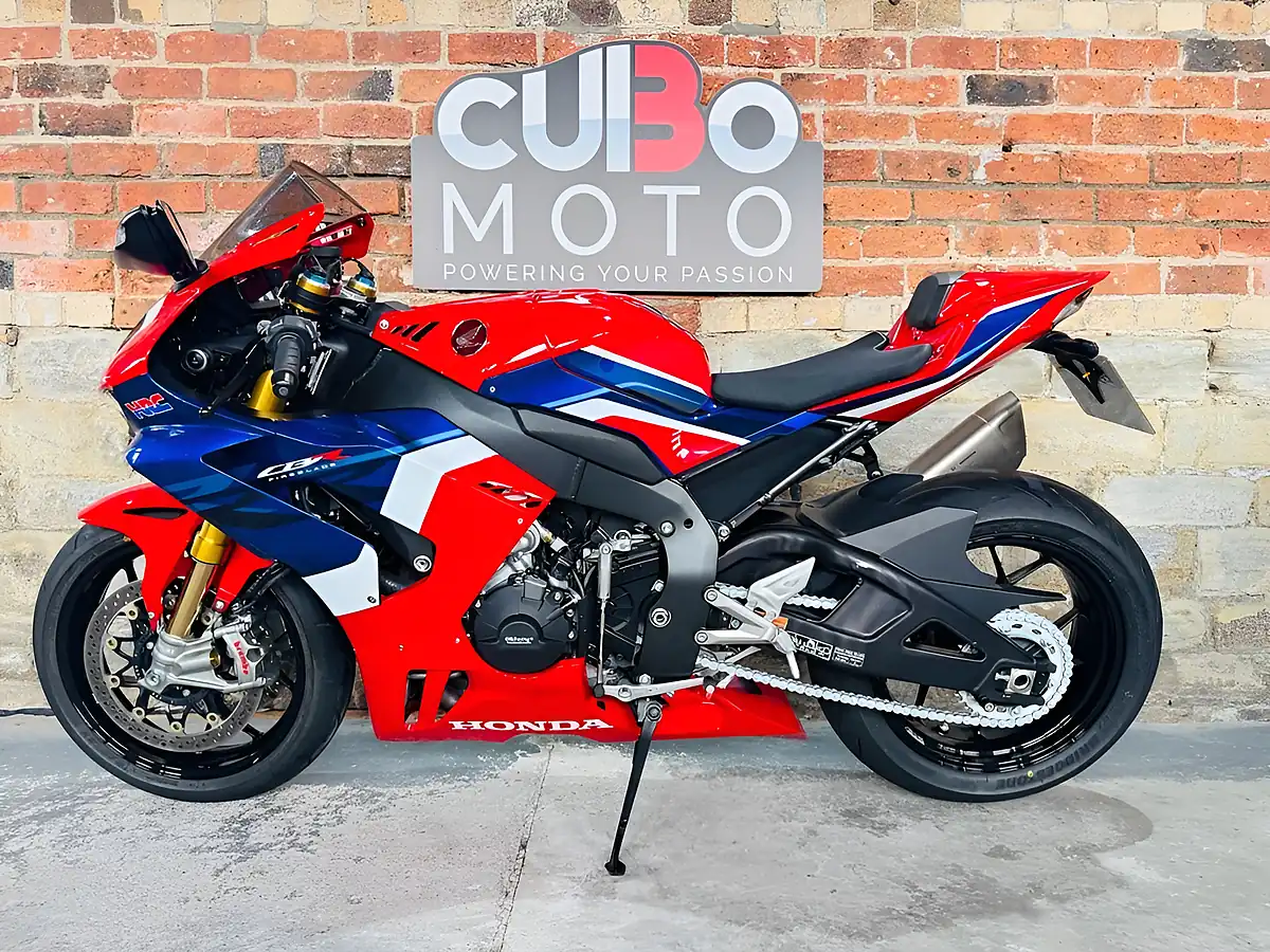 Used 2022 Honda CBR1000RR-R Fireblade Sp Sp Red - Interior and Exterior details 11