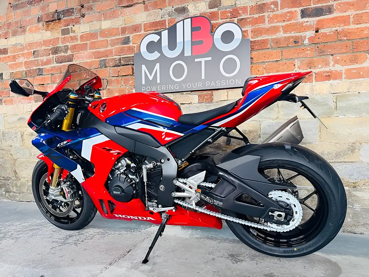 Used 2022 Honda CBR1000RR-R Fireblade Sp Sp Red - Interior and Exterior details 13
