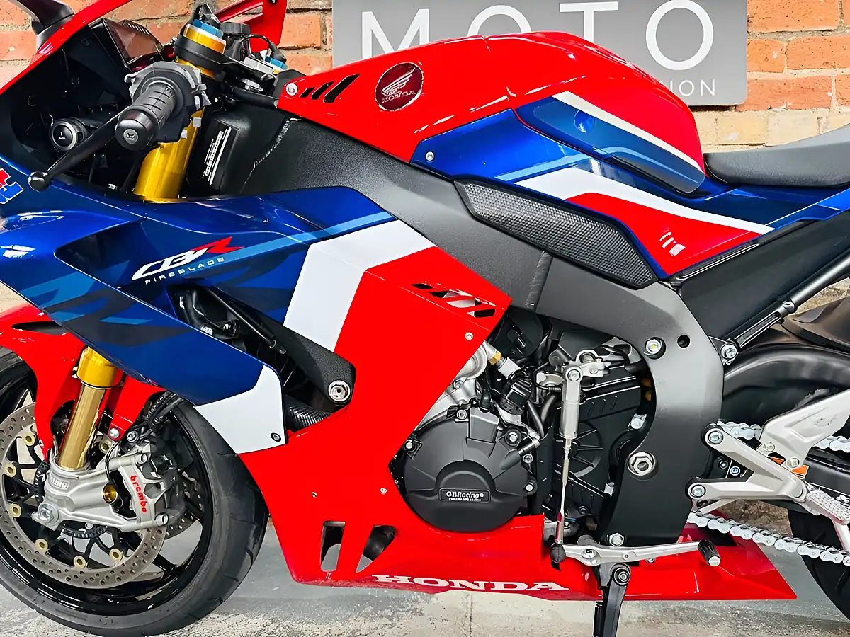 Used 2022 Honda CBR1000RR-R Fireblade Sp Sp Red - Interior and Exterior details 16