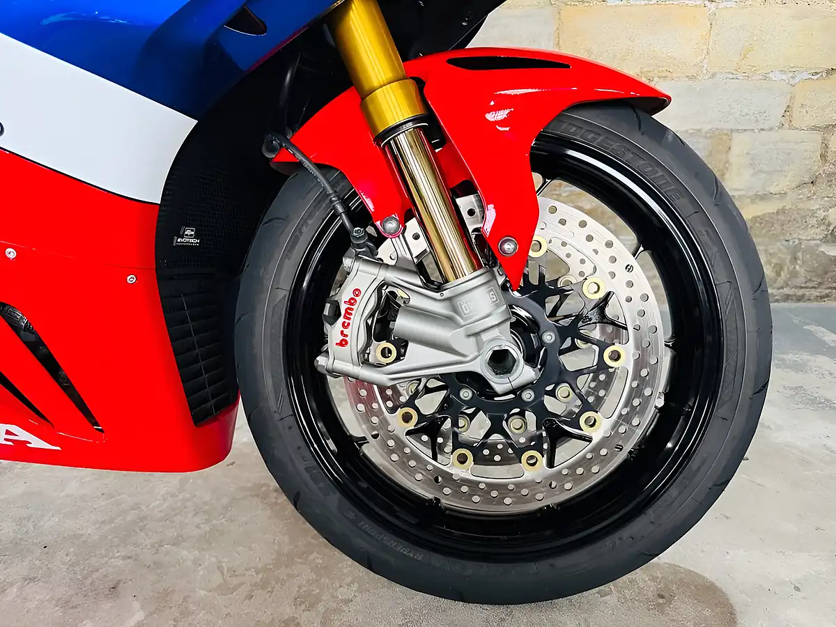 Used 2022 Honda CBR1000RR-R Fireblade Sp Sp Red - Interior and Exterior details 5