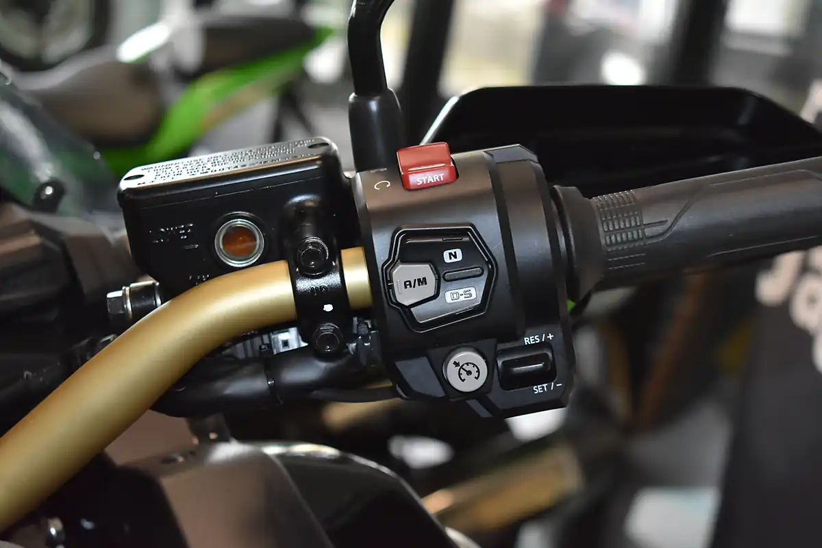 Used 2022 Honda CRF1100L Africa Twin Adventure Sports Es Black - Interior and Exterior details 15