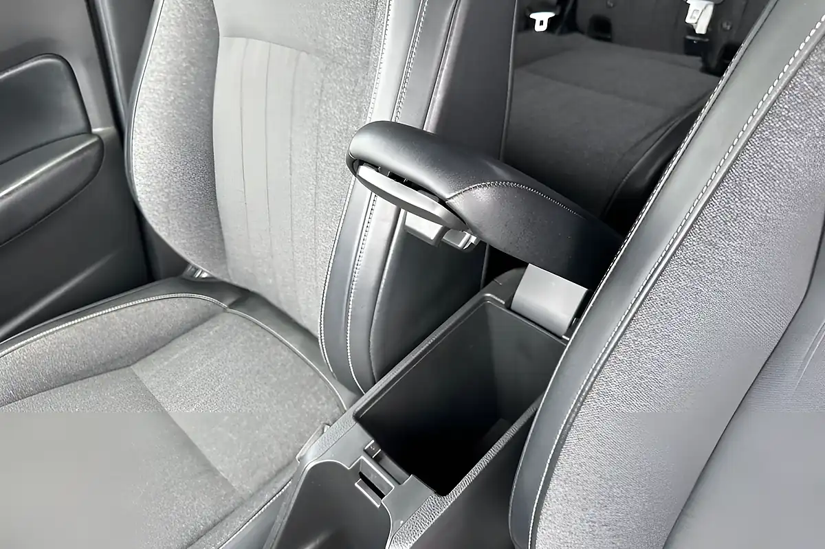 Used 2022 Honda Jazz Ex White - Interior and Exterior details 14