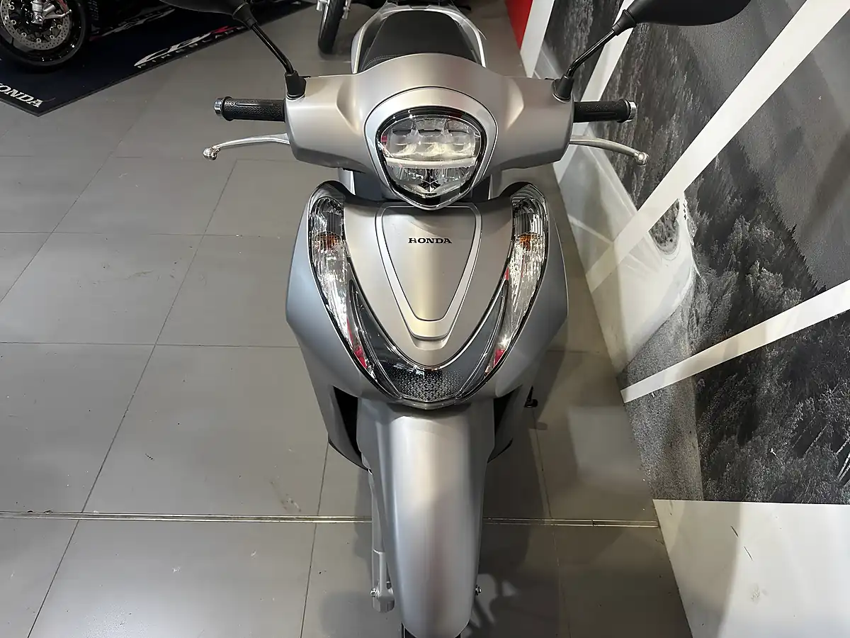Used 2022 Honda SH125 Silver Metallic - Interior and Exterior details 10
