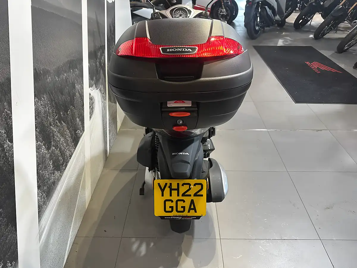 Used 2022 Honda SH125 Silver Metallic - Interior and Exterior details 11