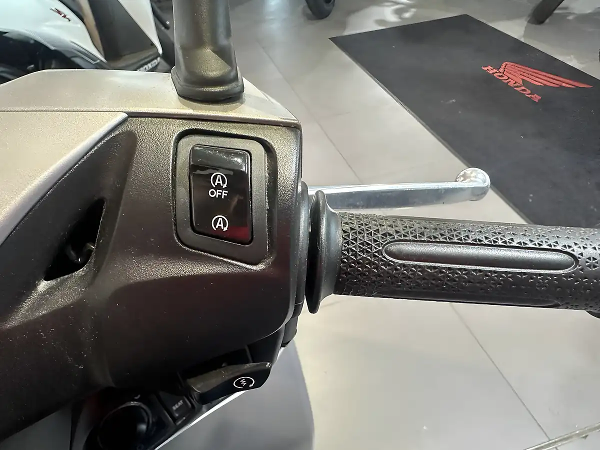 Used 2022 Honda SH125 Silver Metallic - Interior and Exterior details 13