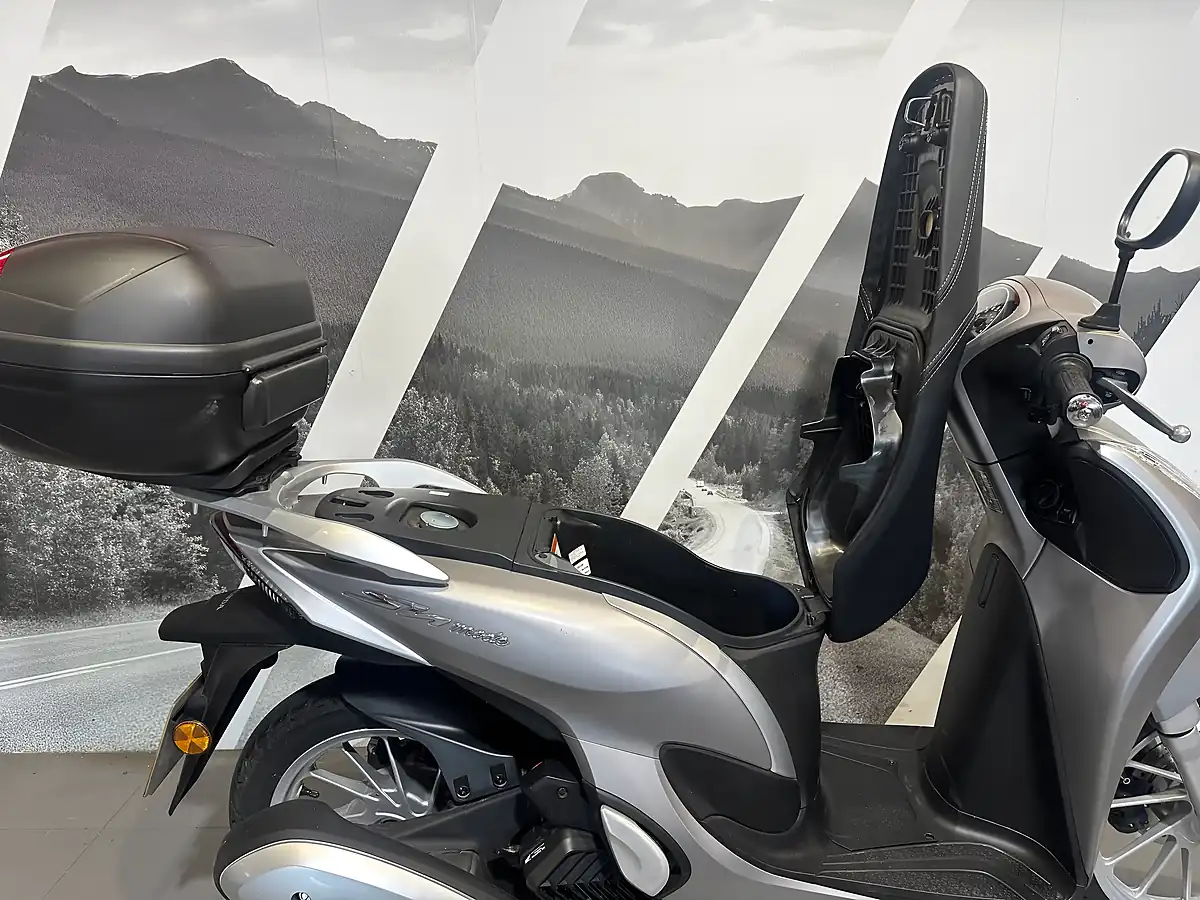 Used 2022 Honda SH125 Silver Metallic - Interior and Exterior details 16