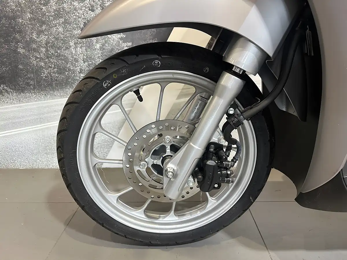 Used 2022 Honda SH125 Silver Metallic - Interior and Exterior details 17