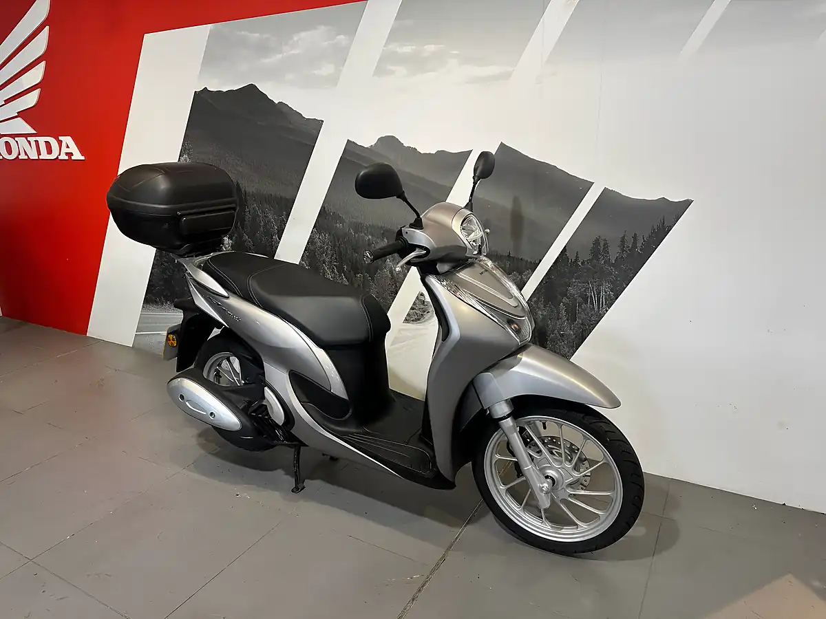 Used 2022 Honda SH125 Silver Metallic - Interior and Exterior details 2