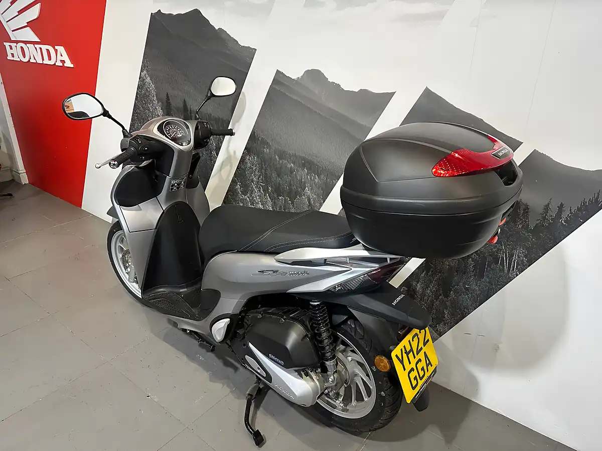 Used 2022 Honda SH125 Silver Metallic - Interior and Exterior details 5