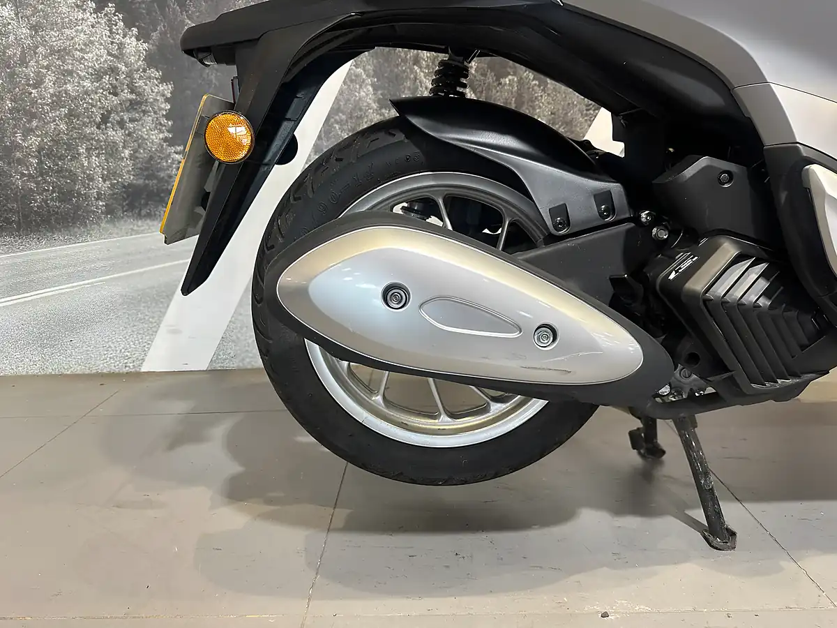 Used 2022 Honda SH125 Silver Metallic - Interior and Exterior details 8