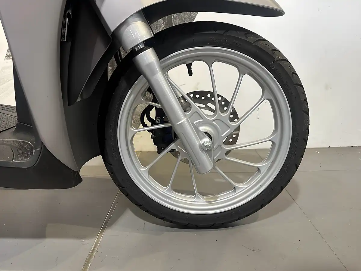 Used 2022 Honda SH125 Silver Metallic - Interior and Exterior details 9