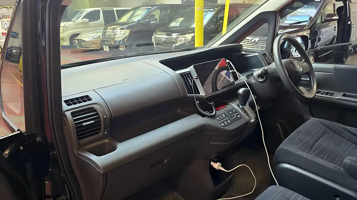 Used 2022 Honda Stepwagon Ulez Free 8 Seats Black - Interior and Exterior details 10