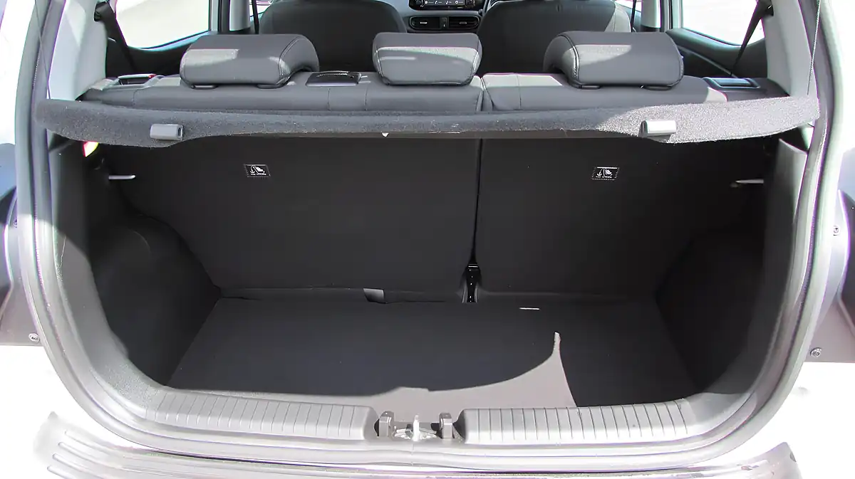 Used 2022 Hyundai I10 Se Connect Silver - Interior and Exterior details 11