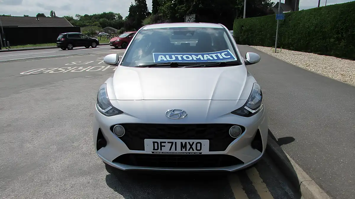Used 2022 Hyundai I10 Se Connect Silver - Interior and Exterior details 2