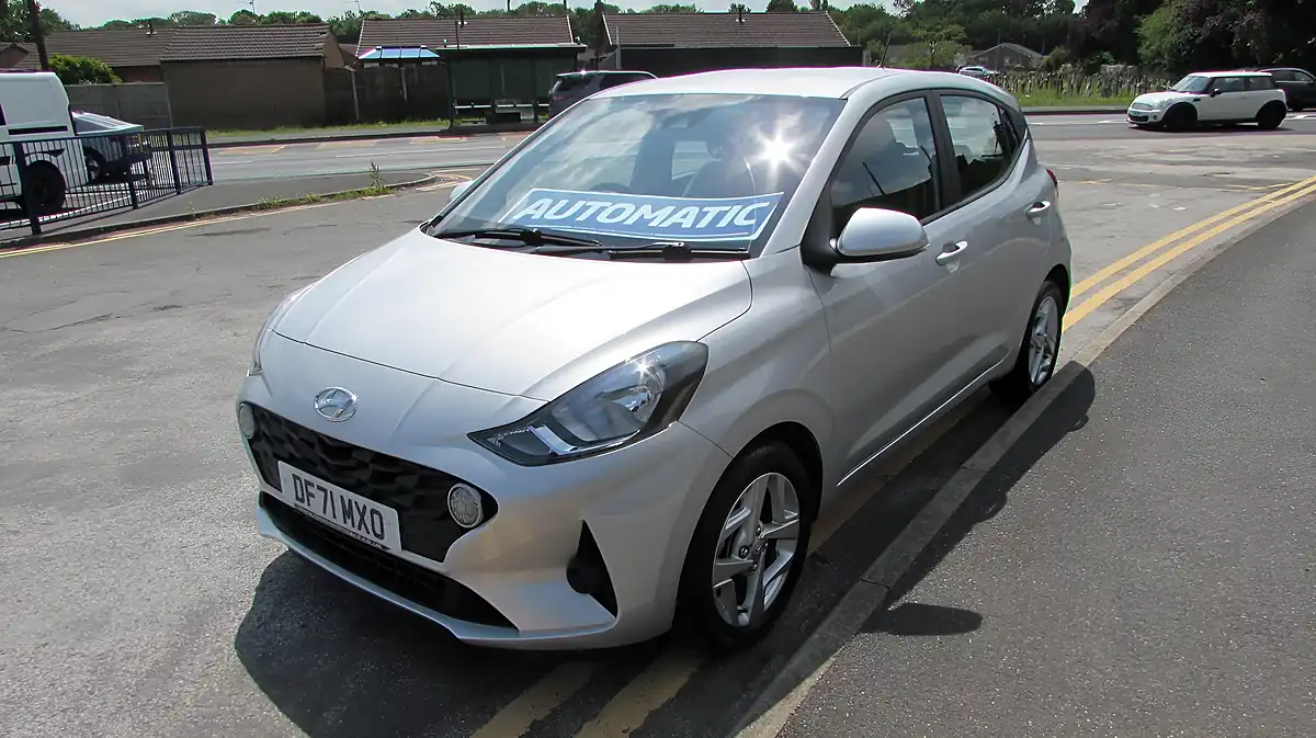 Used 2022 Hyundai I10 Se Connect Silver - Interior and Exterior details 3