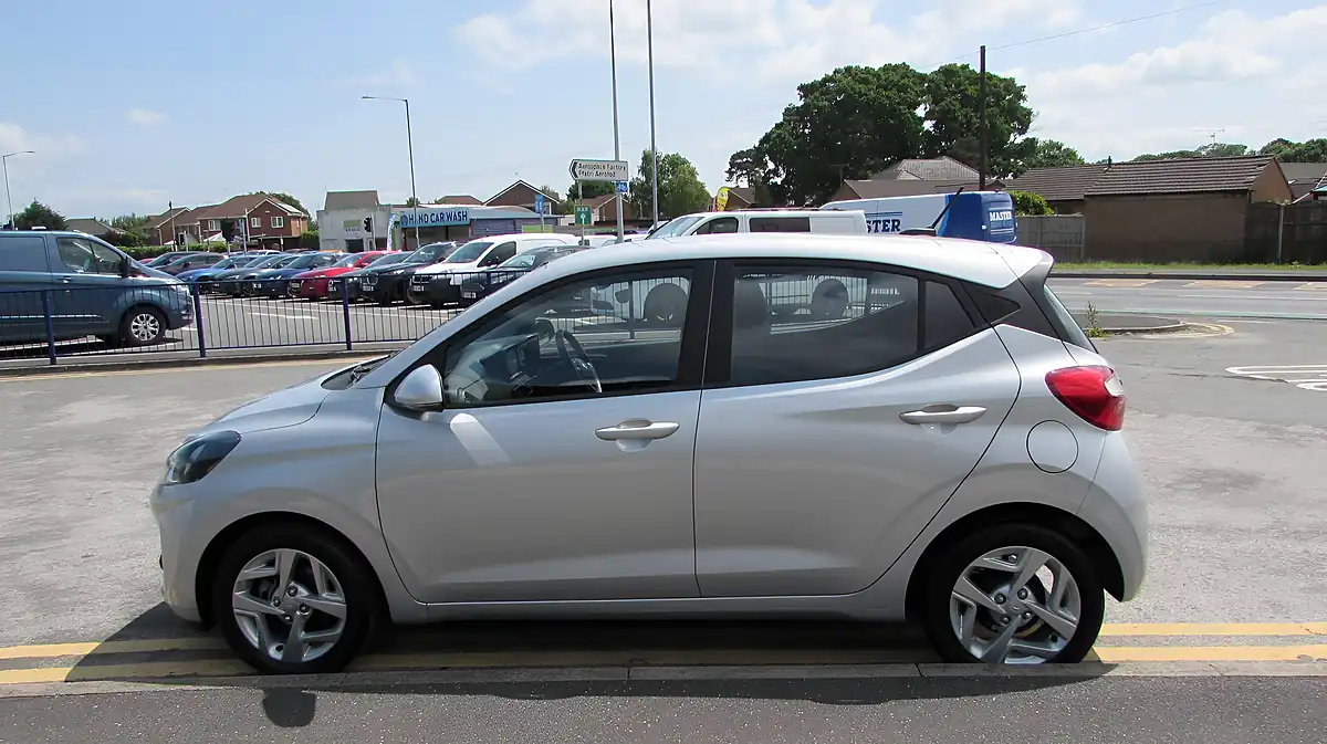 Used 2022 Hyundai I10 Se Connect Silver - Interior and Exterior details 4