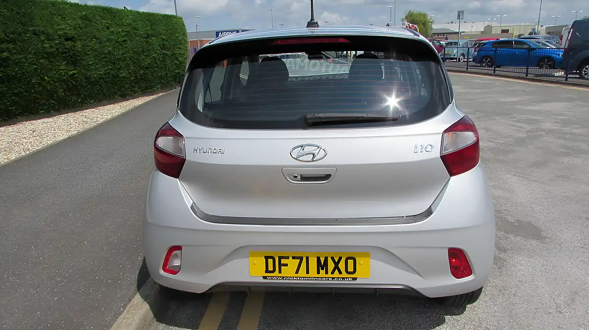 Used 2022 Hyundai I10 Se Connect Silver - Interior and Exterior details 6