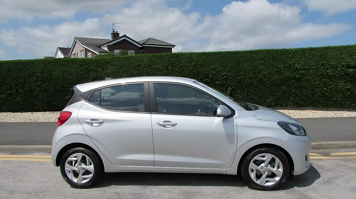 Used 2022 Hyundai I10 Se Connect Silver - Interior and Exterior details 8