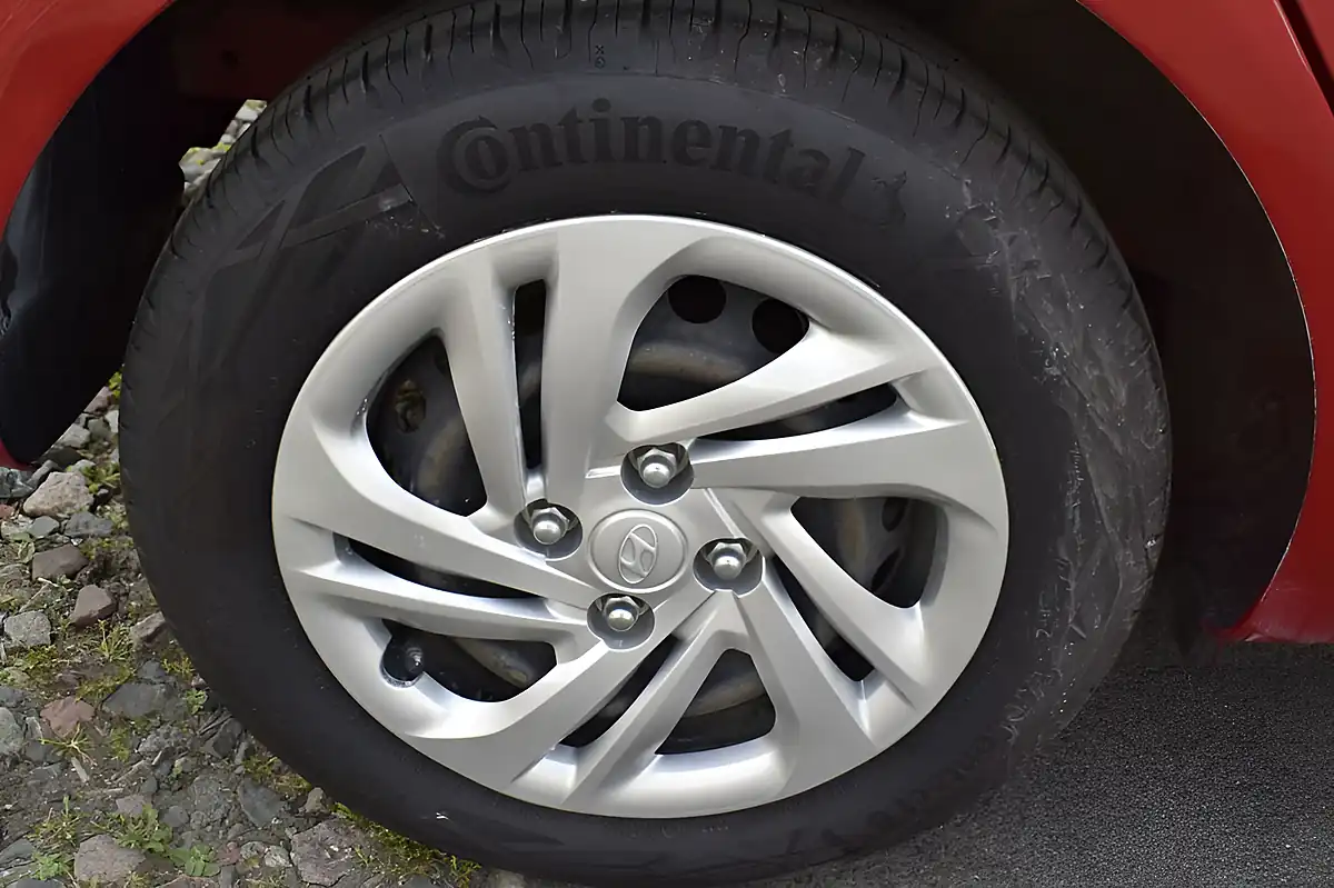 Used 2022 Hyundai I10 Se Dragon Red - Interior and Exterior details 5