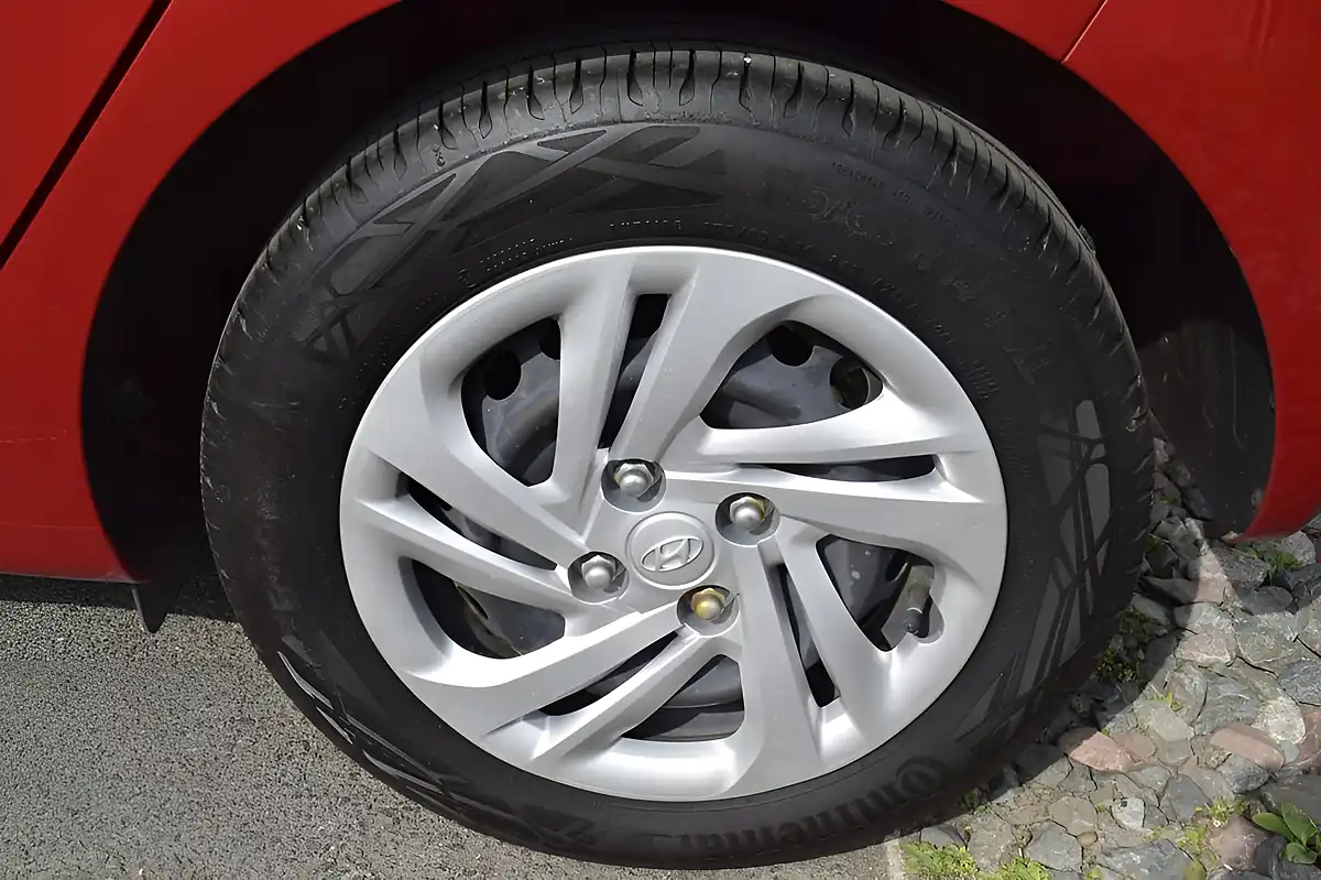Used 2022 Hyundai I10 Se Dragon Red - Interior and Exterior details 6