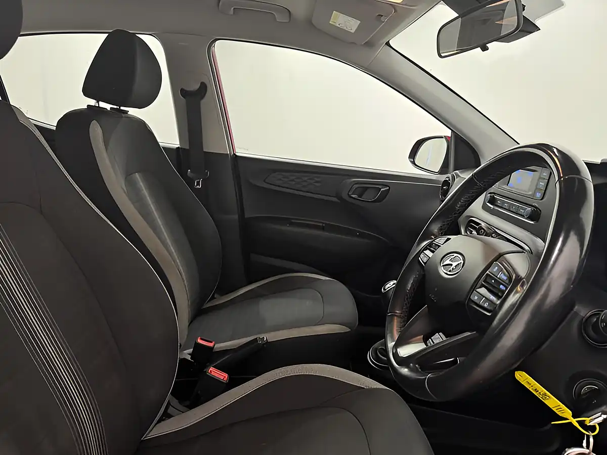 Used 2022 Hyundai i10 Se Dragon Red - Interior and Exterior details 10