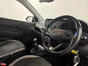 Used 2022 Hyundai i10 Se Dragon Red - Interior and Exterior details 11