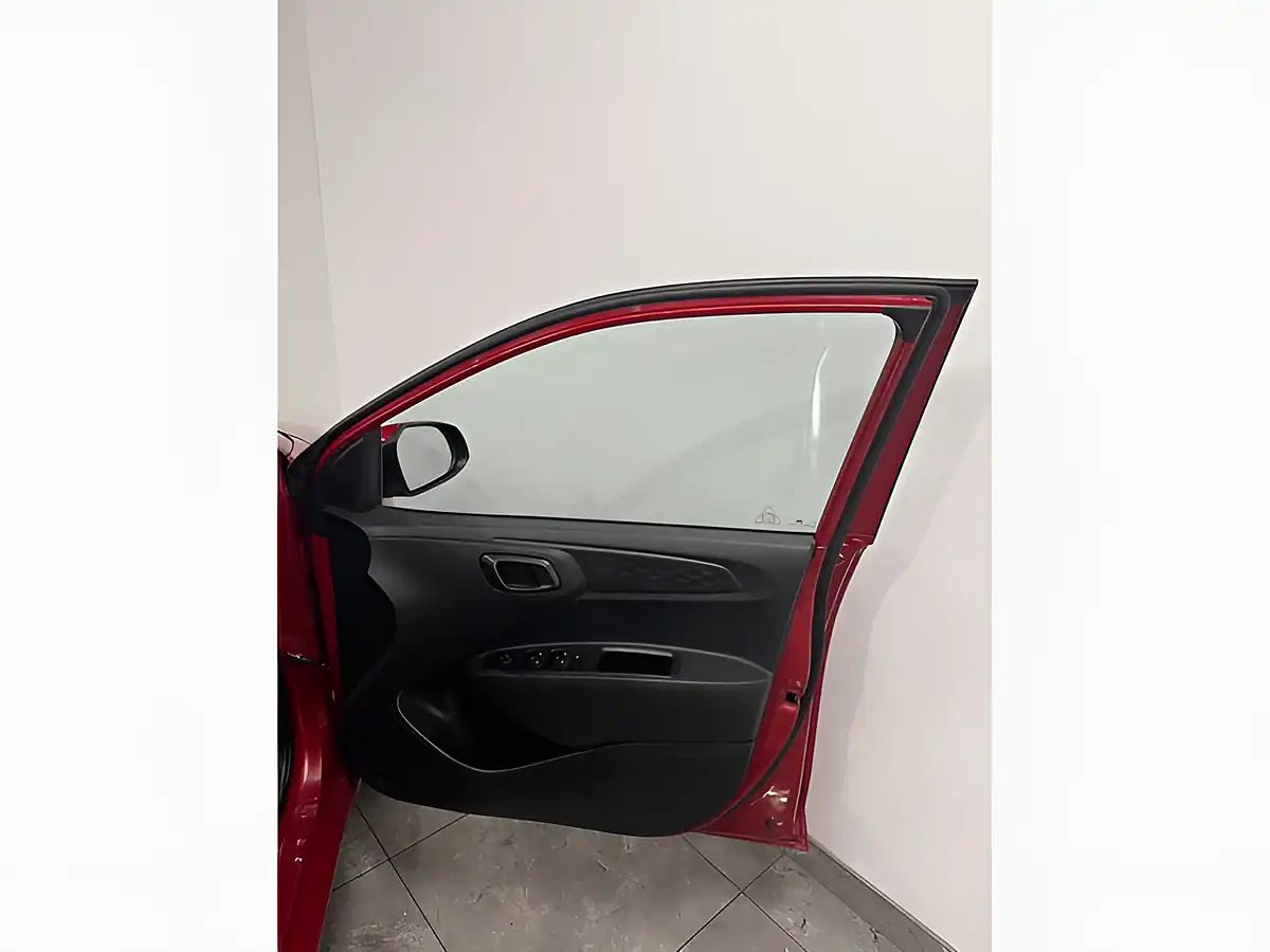 Used 2022 Hyundai i10 Se Dragon Red - Interior and Exterior details 12
