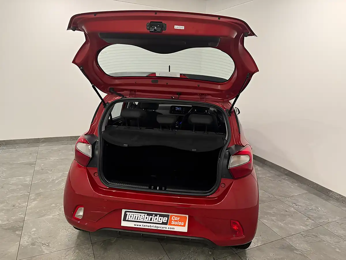 Used 2022 Hyundai i10 Se Dragon Red - Interior and Exterior details 14