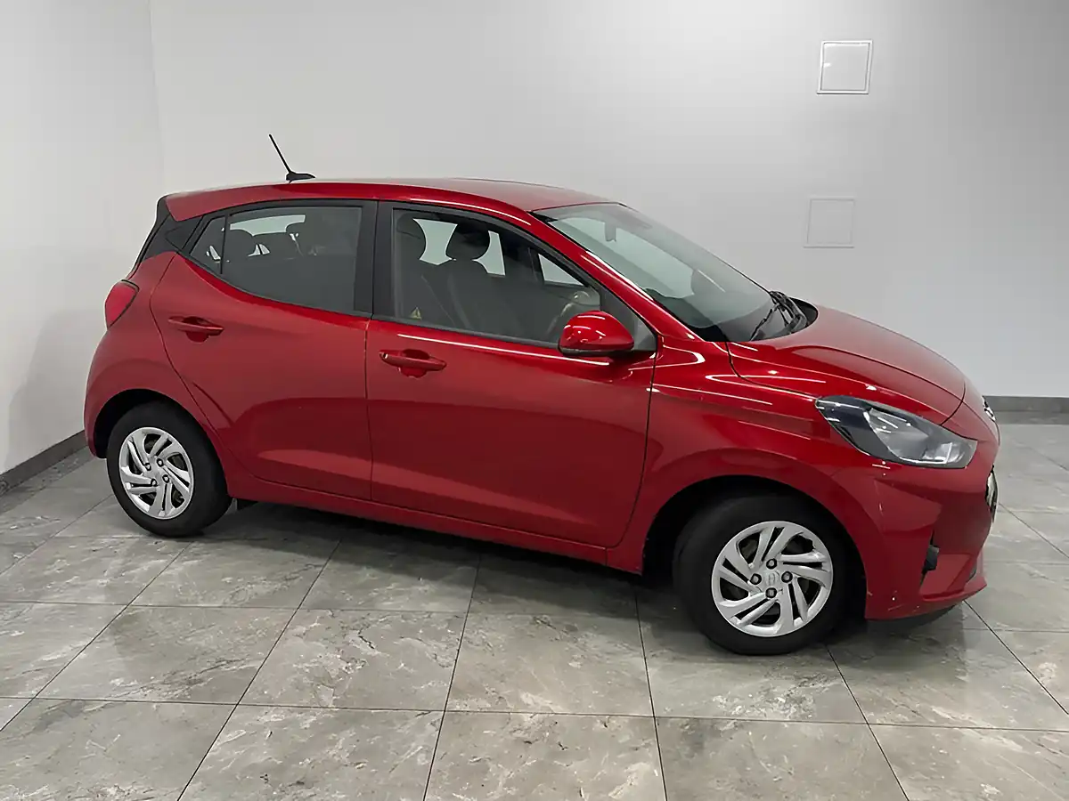 Used 2022 Hyundai i10 Se Dragon Red - Interior and Exterior details 2