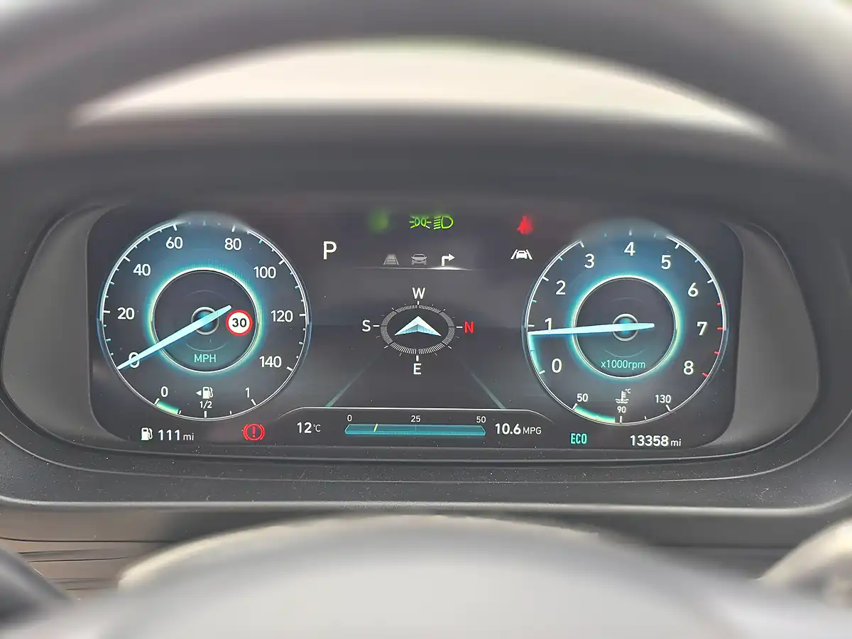 Used 2022 Hyundai I20 Premium Blue - Interior and Exterior details 15