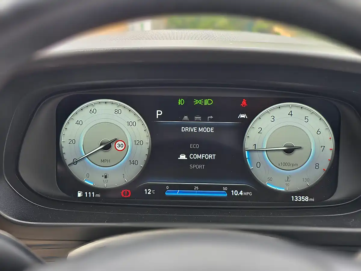 Used 2022 Hyundai I20 Premium Blue - Interior and Exterior details 16