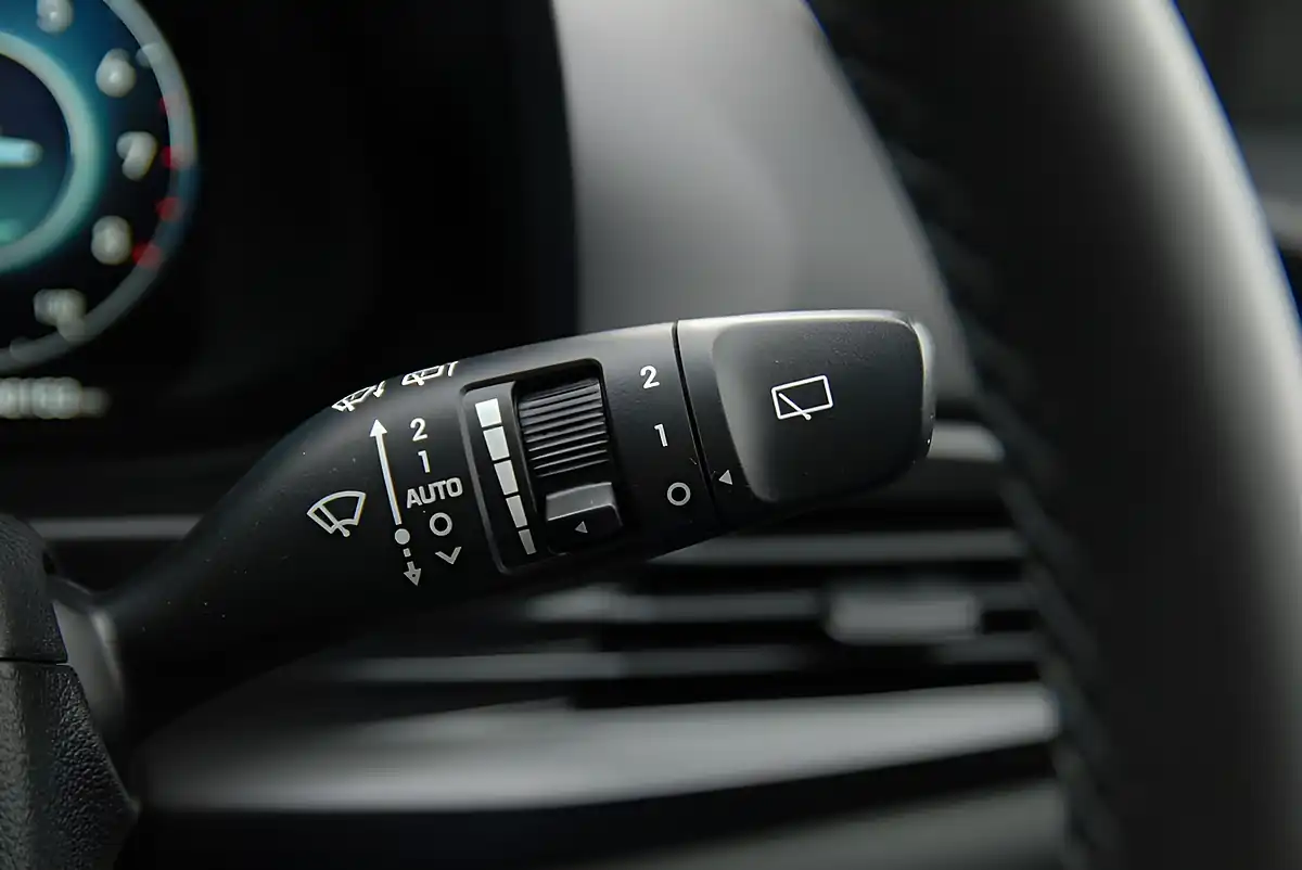 Used 2022 Hyundai i20 Premium Blue - Interior and Exterior details 11