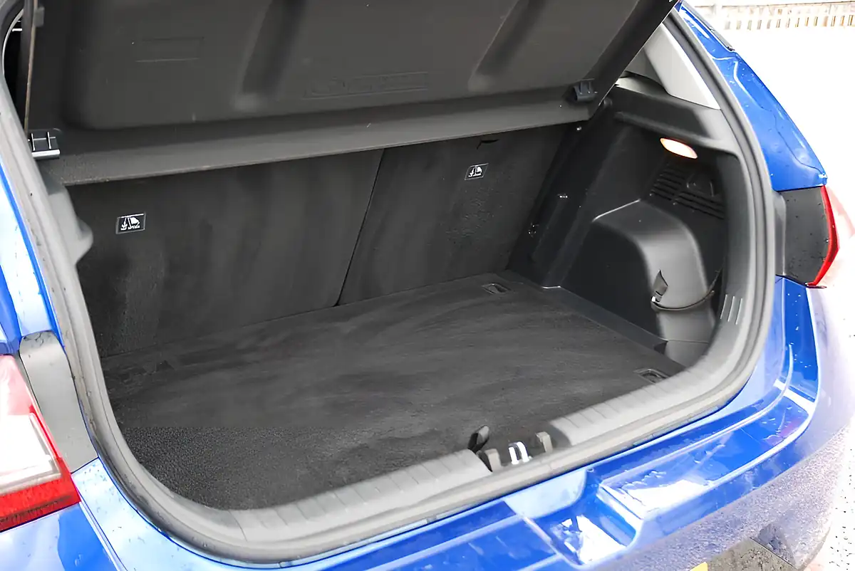 Used 2022 Hyundai i20 Premium Blue - Interior and Exterior details 14