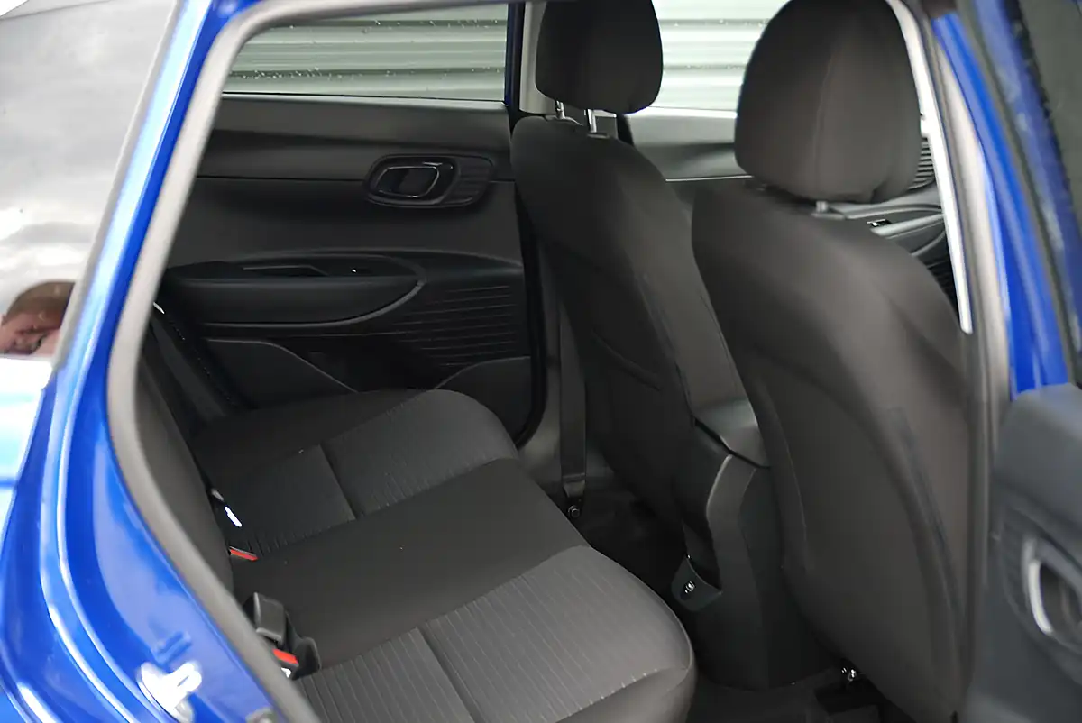 Used 2022 Hyundai i20 Premium Blue - Interior and Exterior details 7