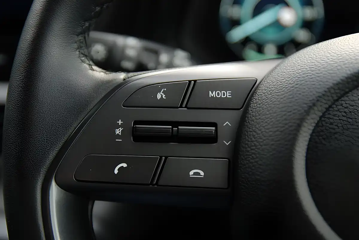 Used 2022 Hyundai i20 Premium Blue - Interior and Exterior details 9
